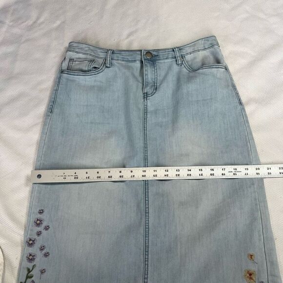 Christopher & Banks Denim Light‎ Wash Floral Embroidery Jean Midi Skirt - Picture 6 of 8